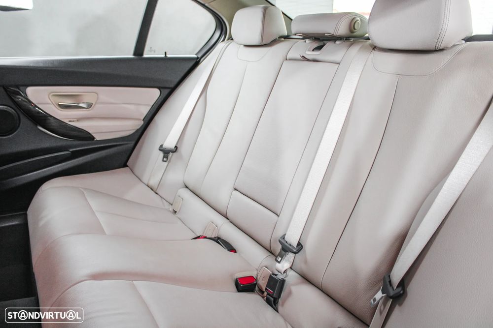 BMW 320 d Line Luxury - 10