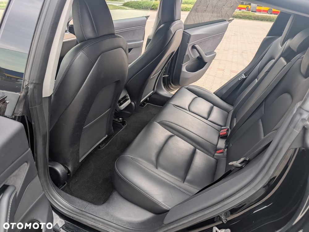 Tesla Model 3 - 8