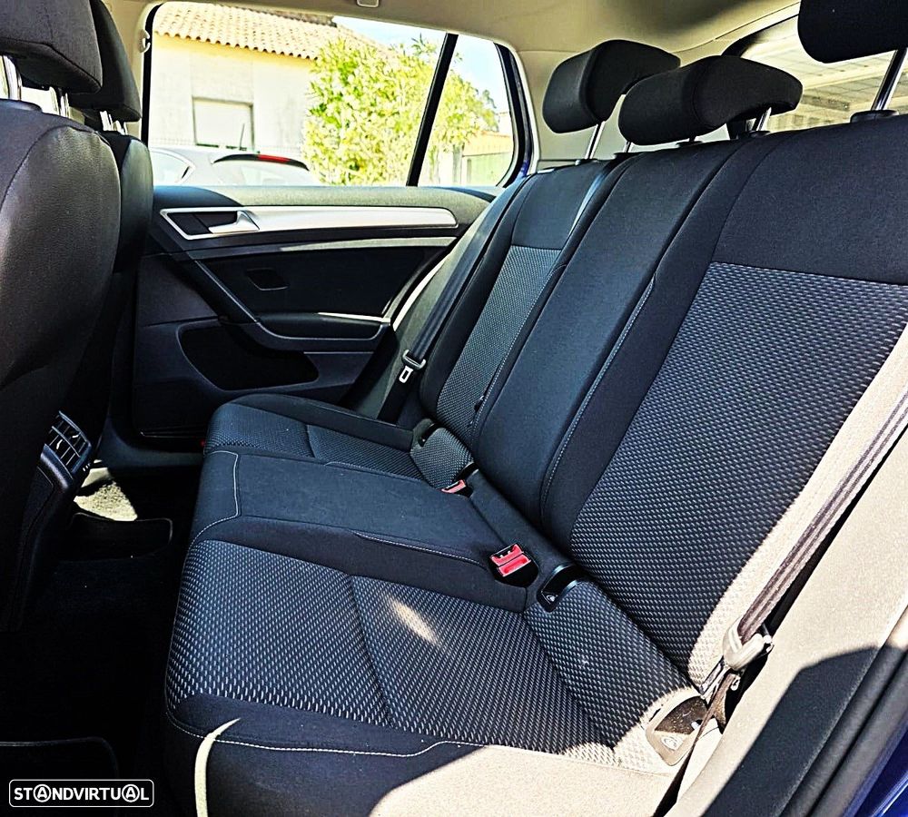 VW Golf 1.6 TDI Confortline - 11