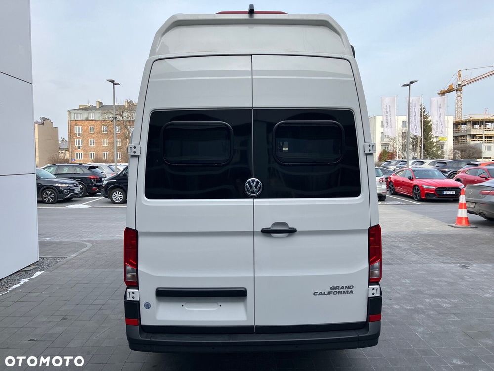 Volkswagen Grand California Grand California 600 silnik: 2,0 l TDI EU6 SCR BlueMotion Technology 130 kW skrzynia biegów: Przedni napęd automatyczna 8-biegowa rozstaw osi: 3640 mm - 15