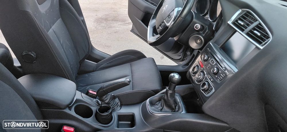 Citroën C4 HDi 90 Attraction - 11