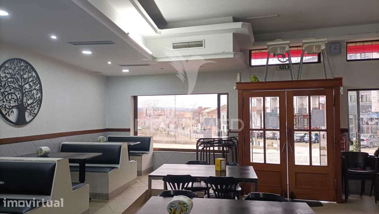 Cafetaria para trespasse no centro de S. Mamede do Coronado - Grande imagem: 4/20