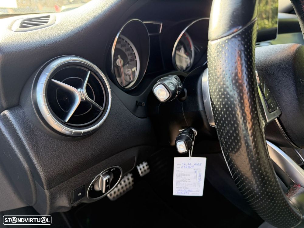 Mercedes-Benz CLA 200 - 30