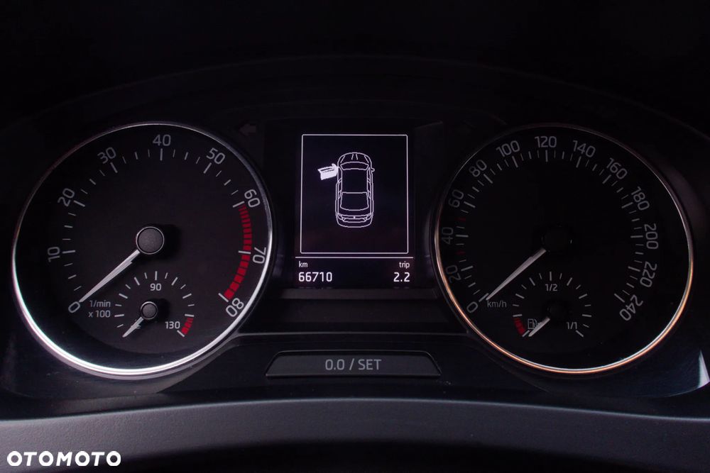 Skoda RAPID 1.2 TSI Style - 14