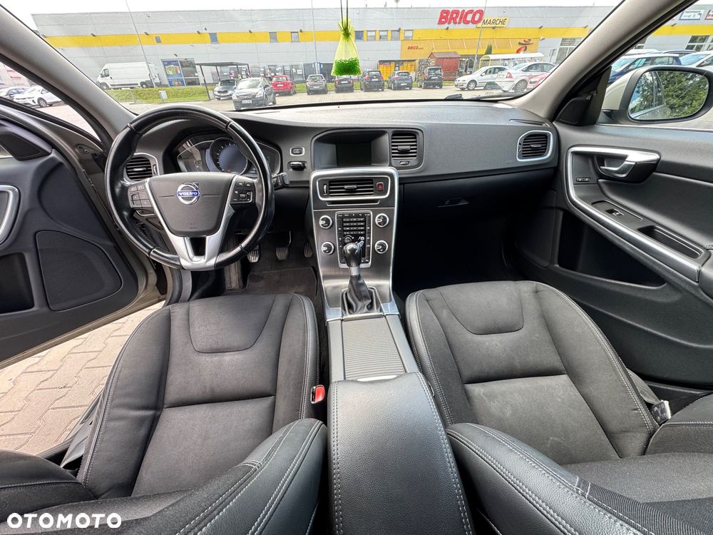 Volvo S60 T3 Momentum - 10