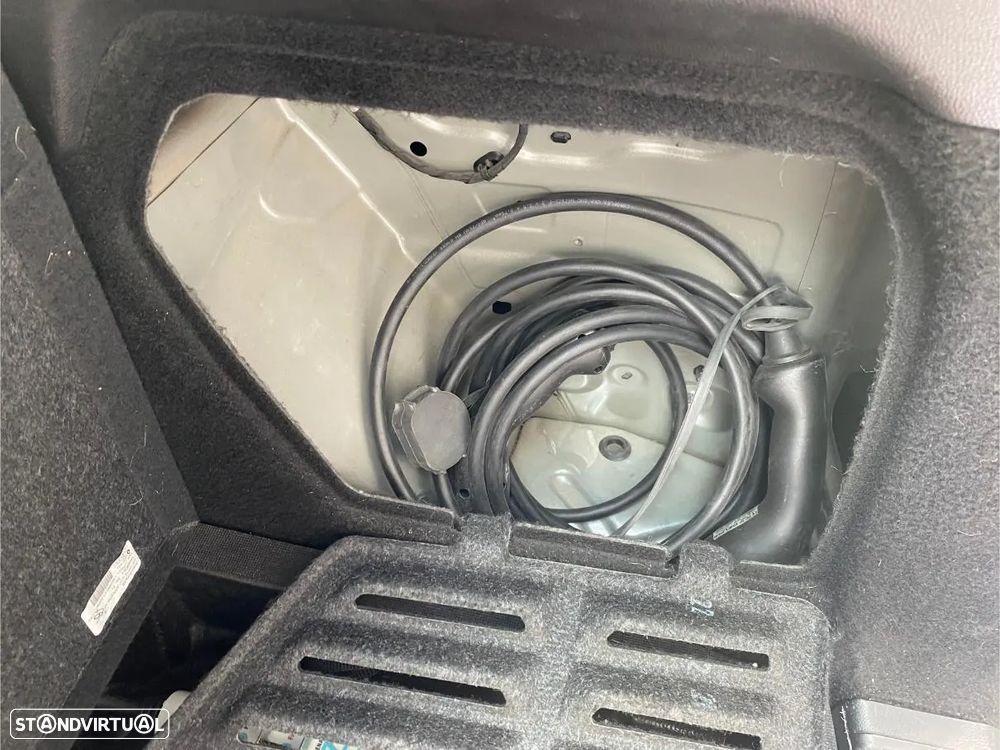 Renault Mégane Sport Tourer E-TECH Plug-in 160 INTENS - 21