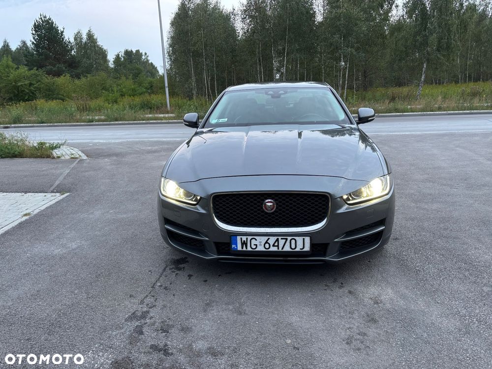 Jaguar XE 2.0 D Prestige - 5