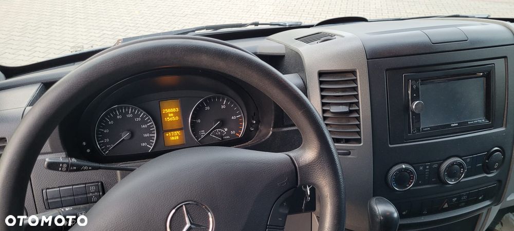 Mercedes-Benz Sprinter - 21