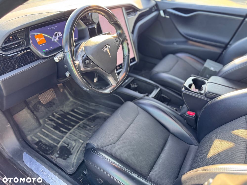 Tesla Model S - 3