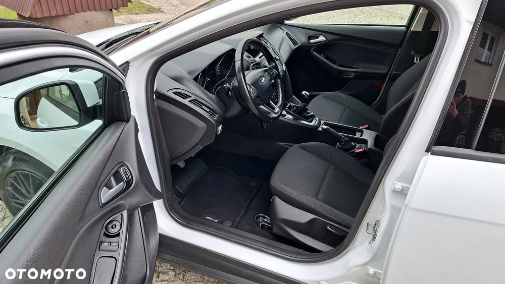 Ford Focus 1.0 EcoBoost Trend - 22