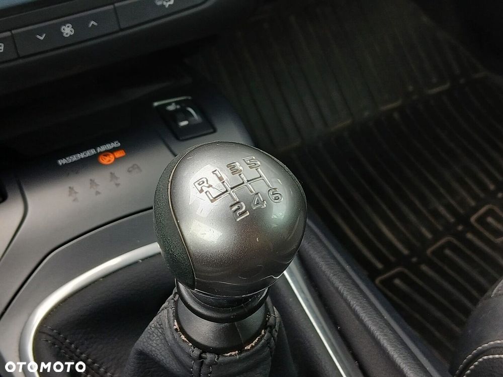 Toyota Avensis 1.8 Premium EU5 - 24