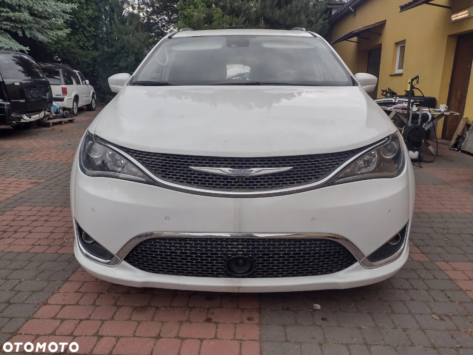 Chrysler Pacifica - 5