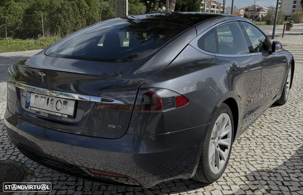 Tesla Model S - 3
