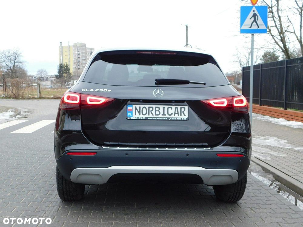 Mercedes-Benz GLA - 23