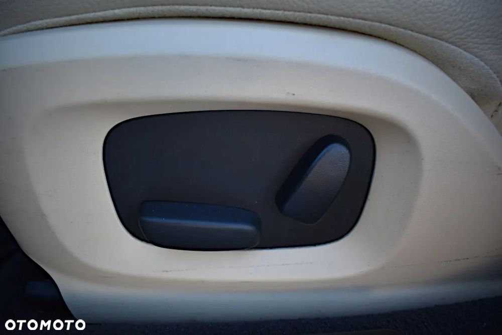 Jaguar XF 2.2 D Premium Luxury - 26