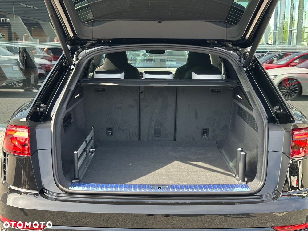 Audi RS Q8 - 10