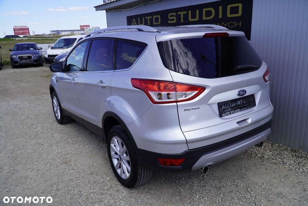 Ford Kuga 2.0 TDCi 2x4 Titanium - 40