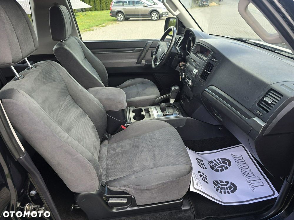 Mitsubishi Pajero - 23