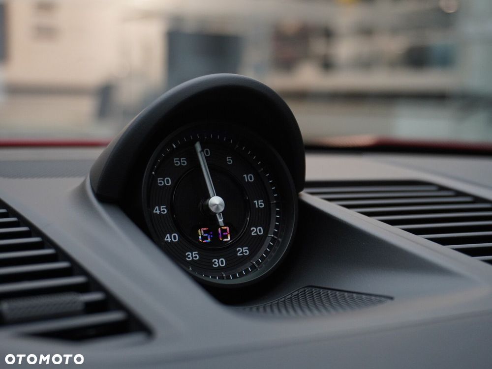 Porsche 911 Carrera - 29