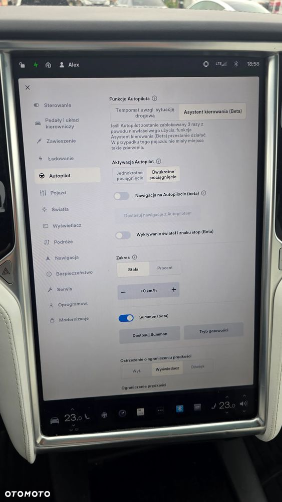 Tesla Model X - 20