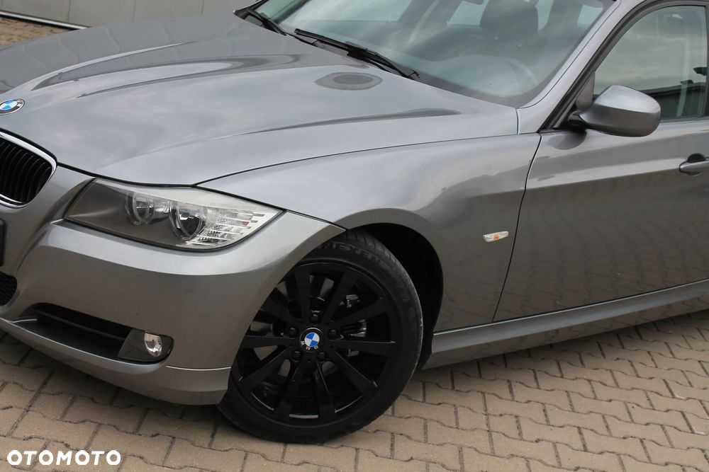 BMW Seria 3 318d DPF Edition Exclusive - 32