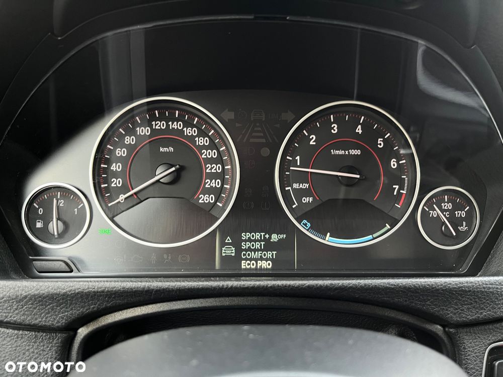 BMW Seria 3 320i M Sport - 12