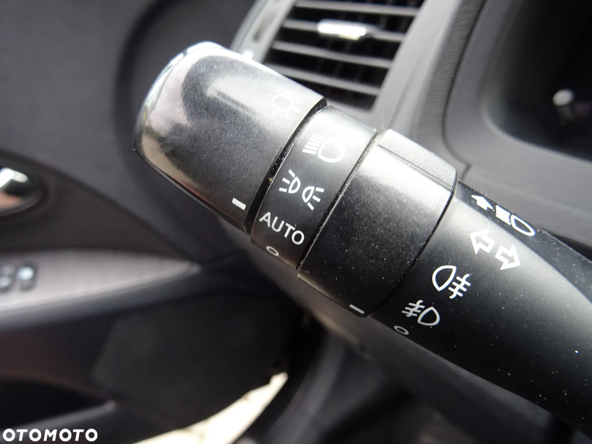 Toyota Avensis 1.8 Premium - 30
