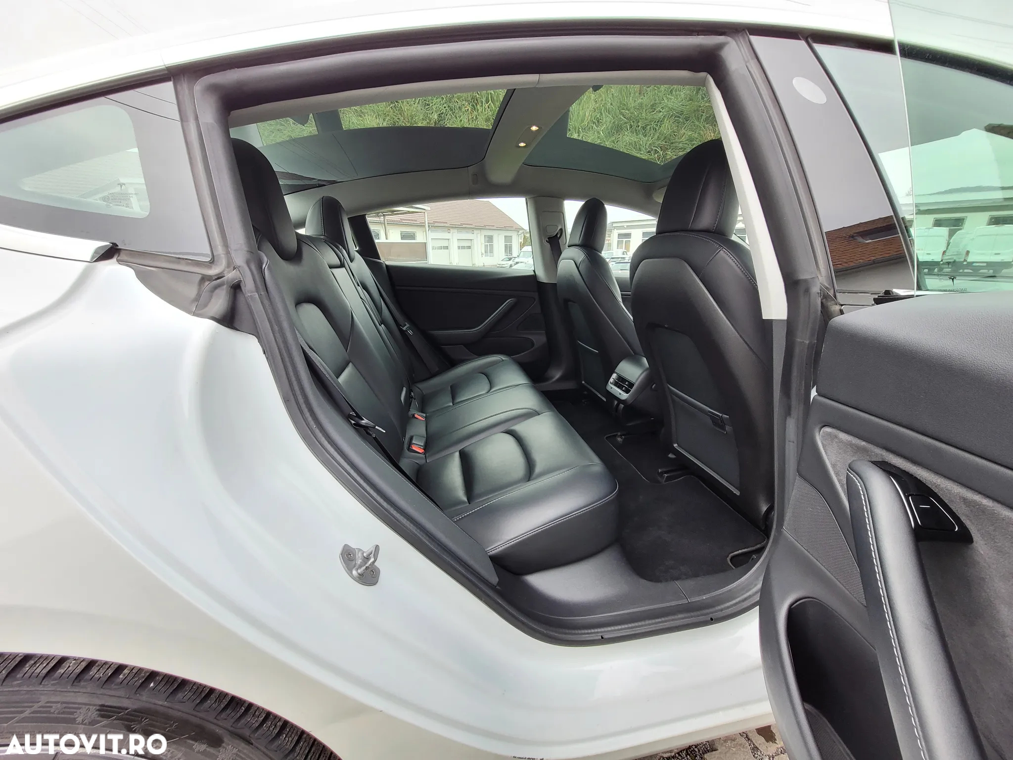 Tesla Model 3 - 12