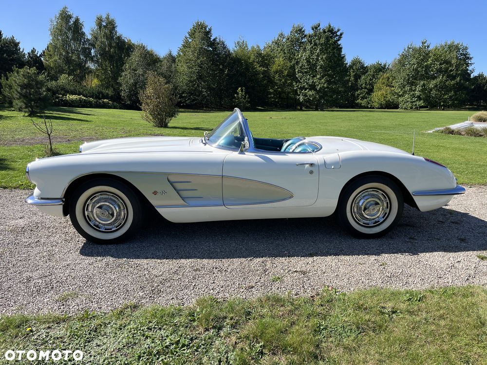 Chevrolet Corvette - 4