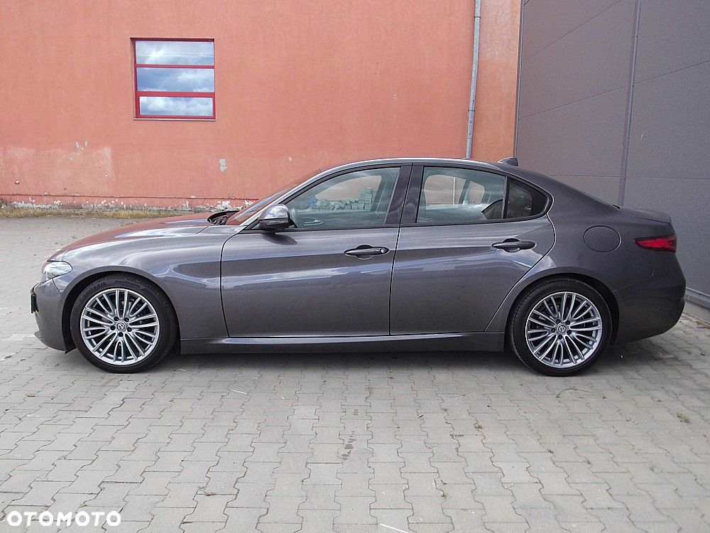 Alfa Romeo Giulia 2.2 AT8 Business - 17