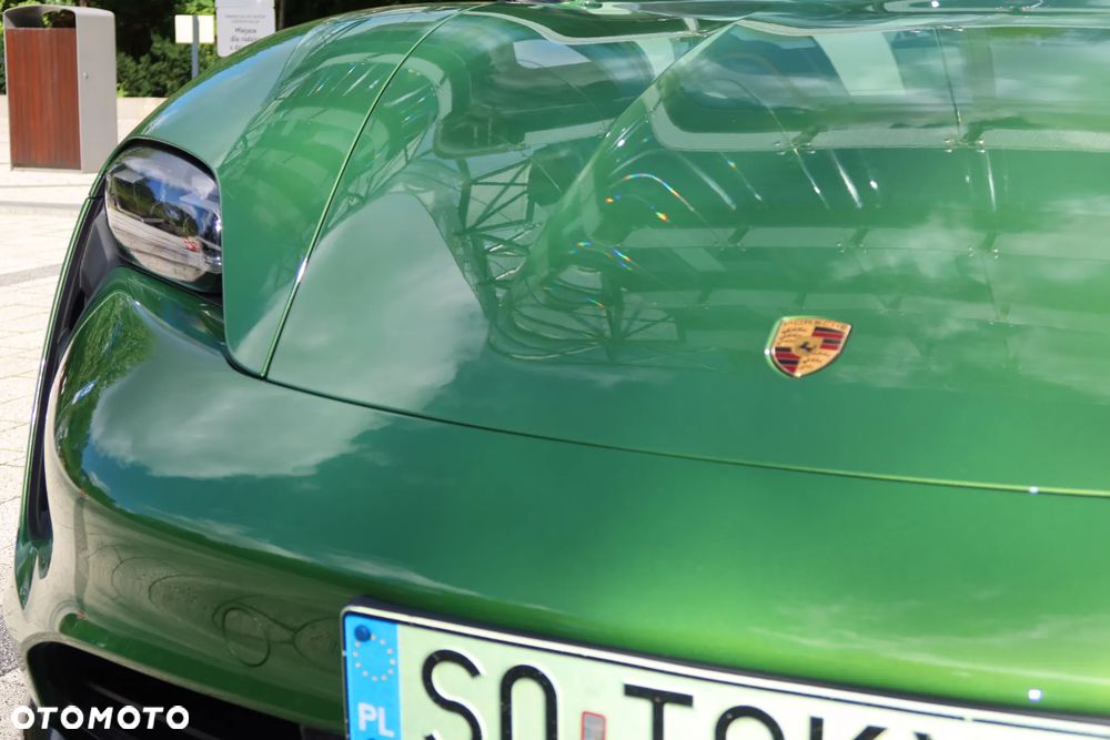Porsche Taycan - 11