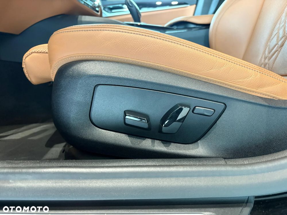 BMW Seria 5 530i xDrive mHEV - 15