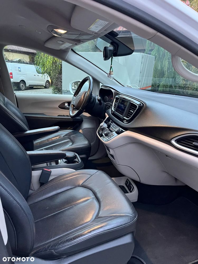 Chrysler Pacifica - 13