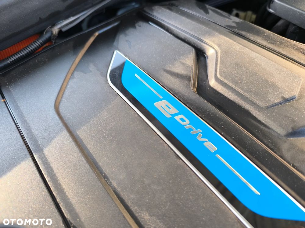 BMW Seria 3 330e iPerformance Sport Line - 19