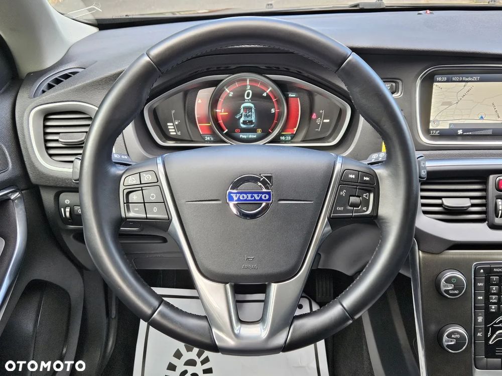 Volvo V40 D2 Momentum - 16