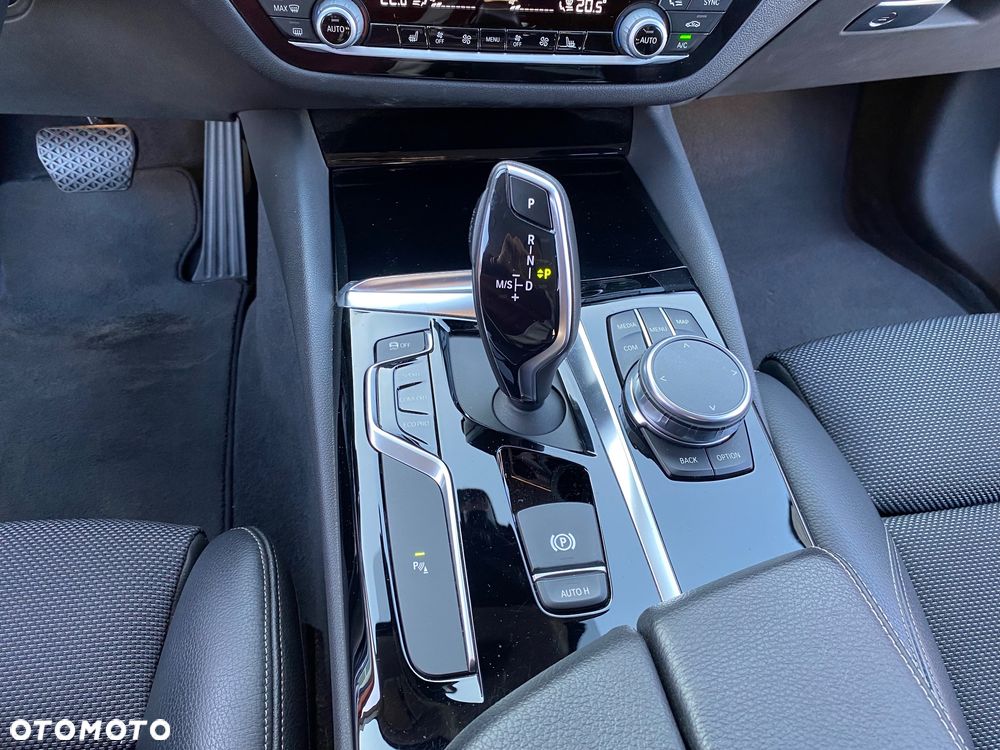 BMW Seria 5 520d xDrive Sport Line - 16
