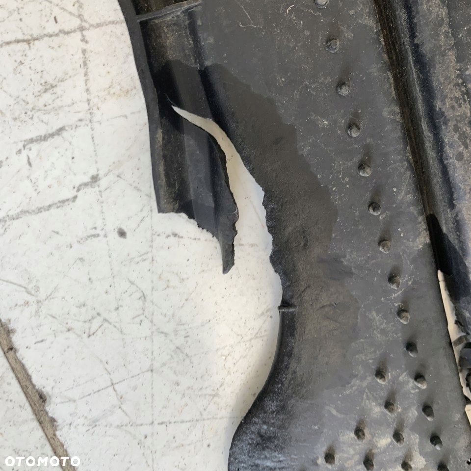Dywaniki chodniczki oryginalne komplet 3szt DODGE RAM V 1500 LIMITED 21r - 10