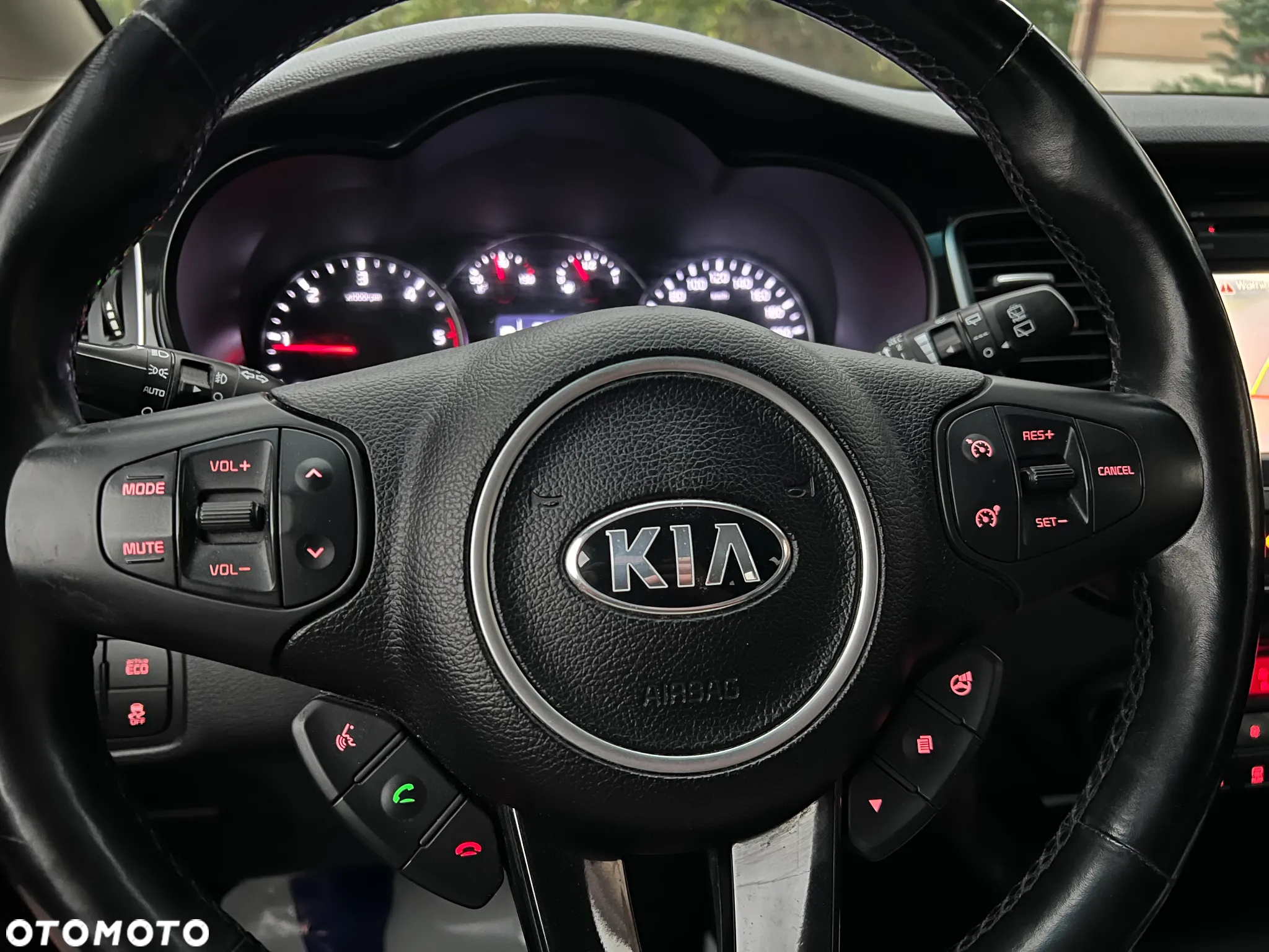 Kia Carens 1.7 CRDi 141 ISG Vision - 36
