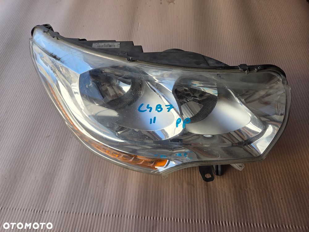 Lampa przednia prawa Citroen C4 II B7 - 1