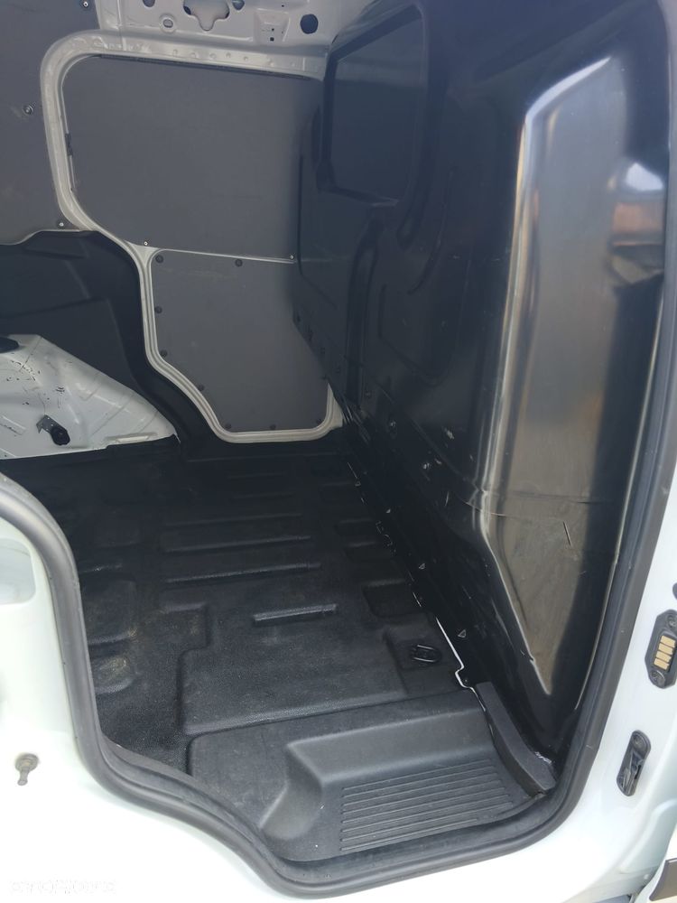 Ford Transit Courier - 15