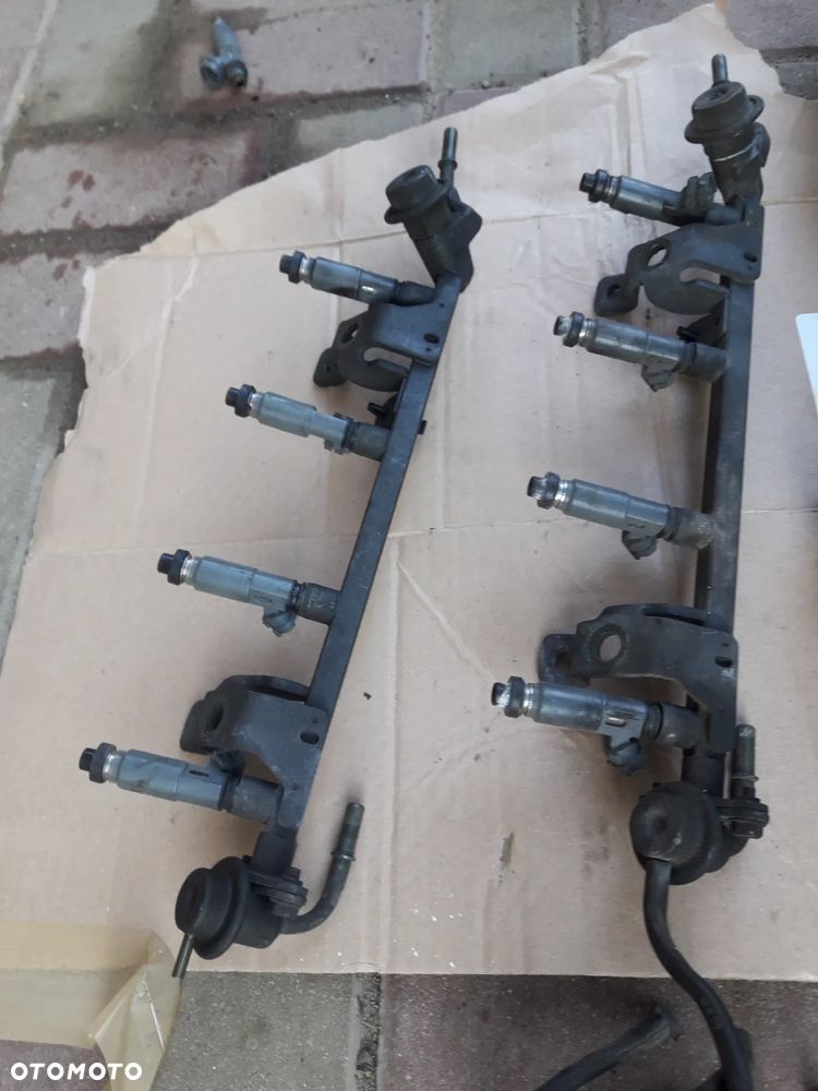 Mazda 323 323f bj 98-03  1.3 1.5 1.6 16V Wtryski Listwa wtryskowa - 1