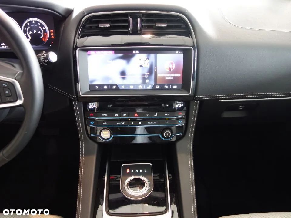 Jaguar F-Pace 2.0 i4P AWD R-Sport - 16