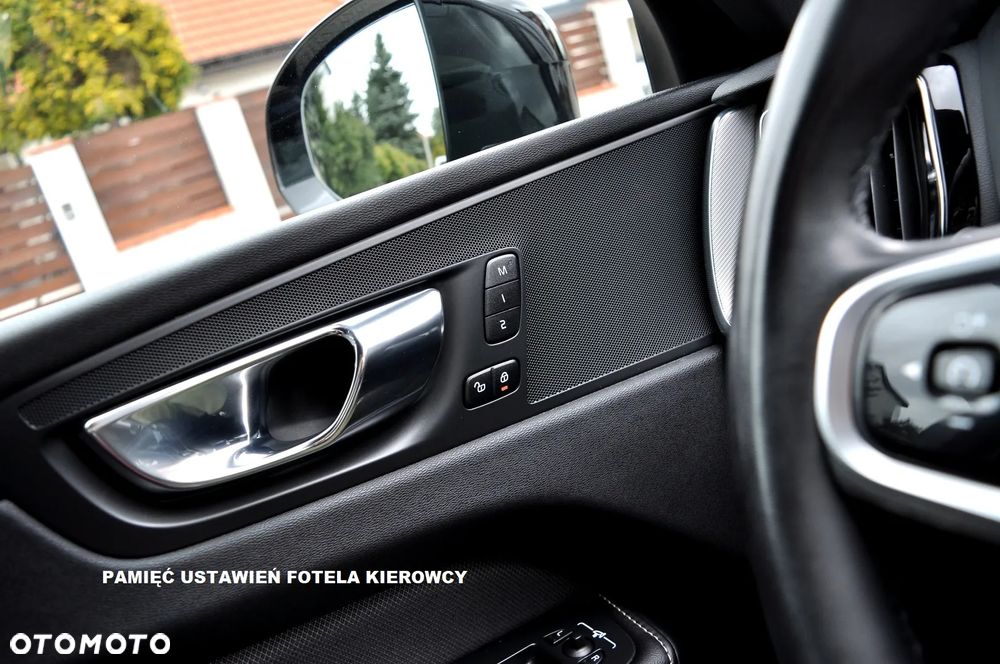 Volvo XC 60 B4 D Plus Dark - 33