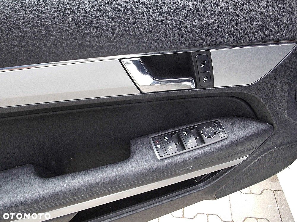 Mercedes-Benz Klasa E 200 CGI BlueEFFICIENCY Automatik Avantgarde - 8