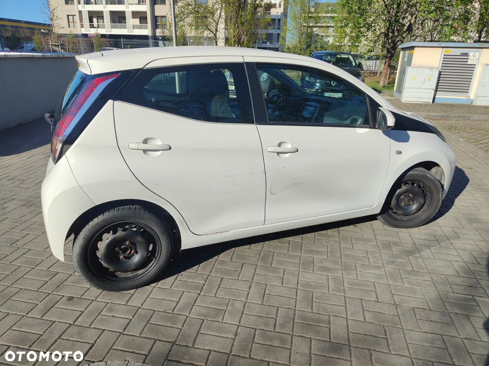 Toyota Aygo x-play touch - 4