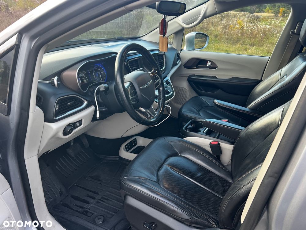Chrysler Pacifica - 13