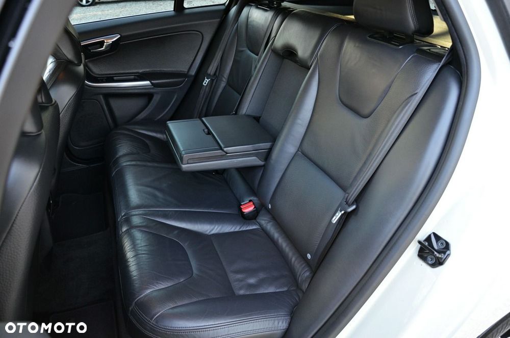 Volvo V60 D3 Summum - 33