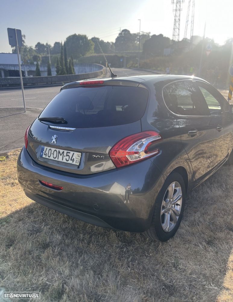 Peugeot 208 2014 photo 3