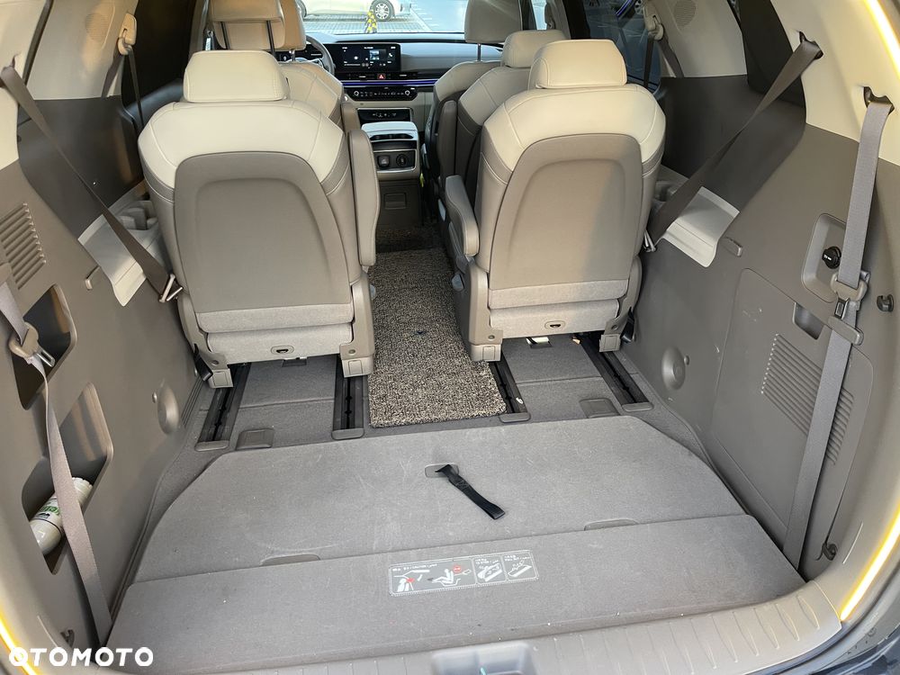 Kia Carnival - 26