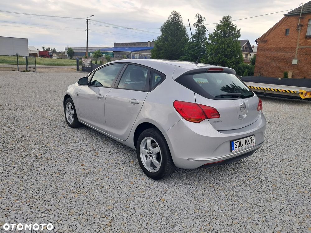 Opel Astra 1.6 Exklusiv - 4